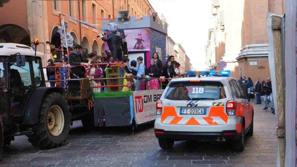 Bimbo schiacciato dal carro di carnevale, a processo gli organizzatori della sfilata