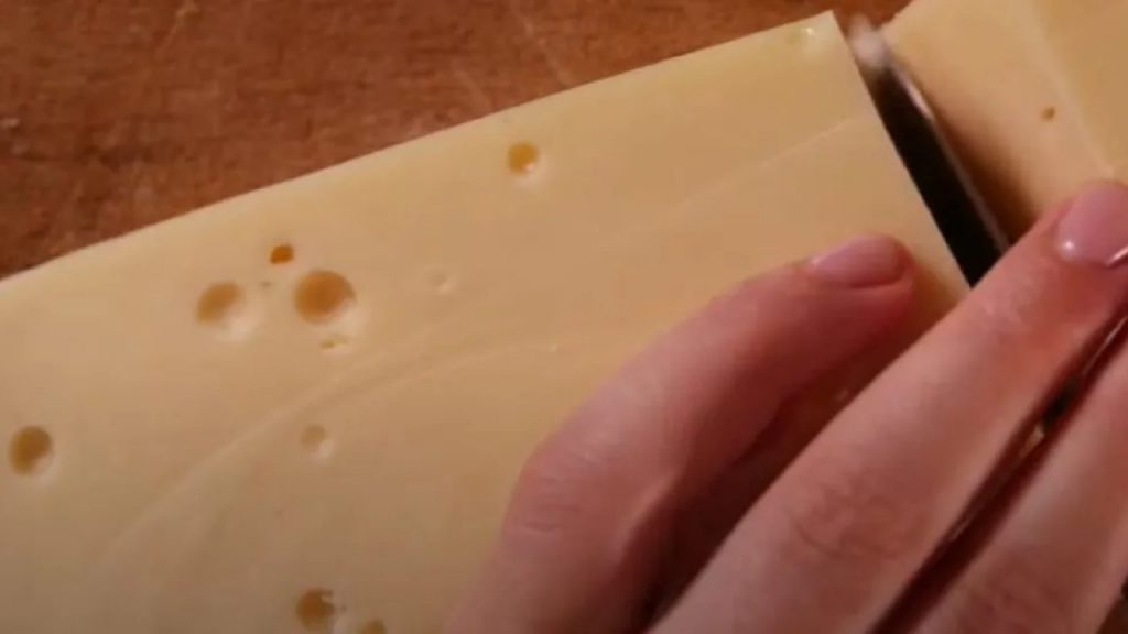 Allerta alimentare: fontina dop richiamata, rischio Escherichia coli