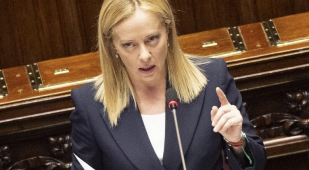 Meloni e i vaccini ai dodicenni: “Covid, misure prese senza basi. Non scambiare la scienza per religione” [VIDEO]