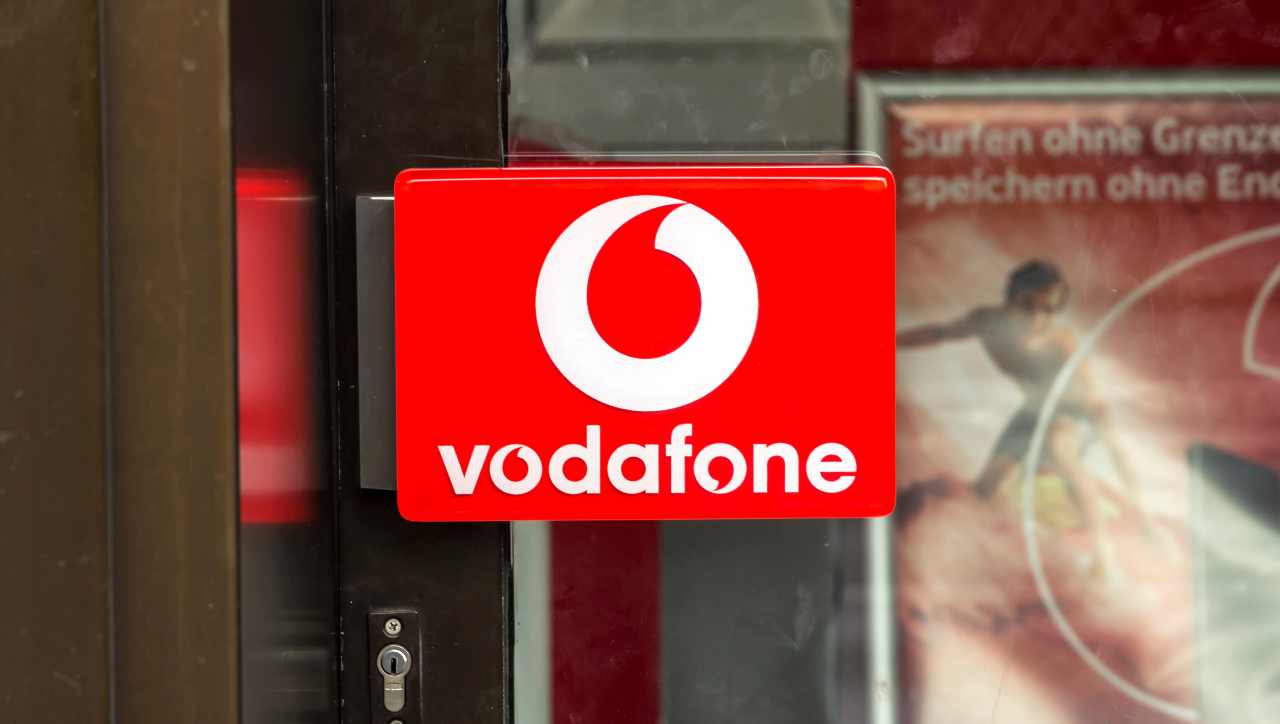 Vodafone ad Ottobre vuole riprendersi i mercato con questa offerta shock: 100 Giga e chiamate illimitate a €7,99 / Mese