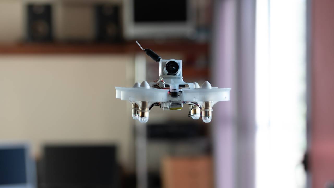 Drone spia - MeteoWeek.com 20221106
