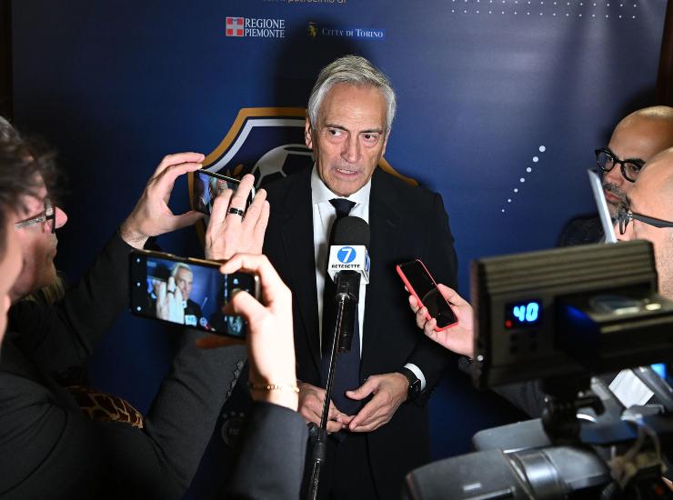 Gravina presidente FIGC con i giornalisti (Credit: Ansa) 30112022 - meteoweek.com