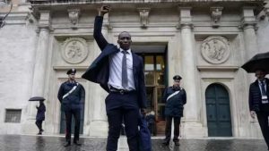 Soumahoro e l’inchiesta sulle coop: "Pagato due volte per due anni di lavoro, lui sapeva" - meteoweek.com