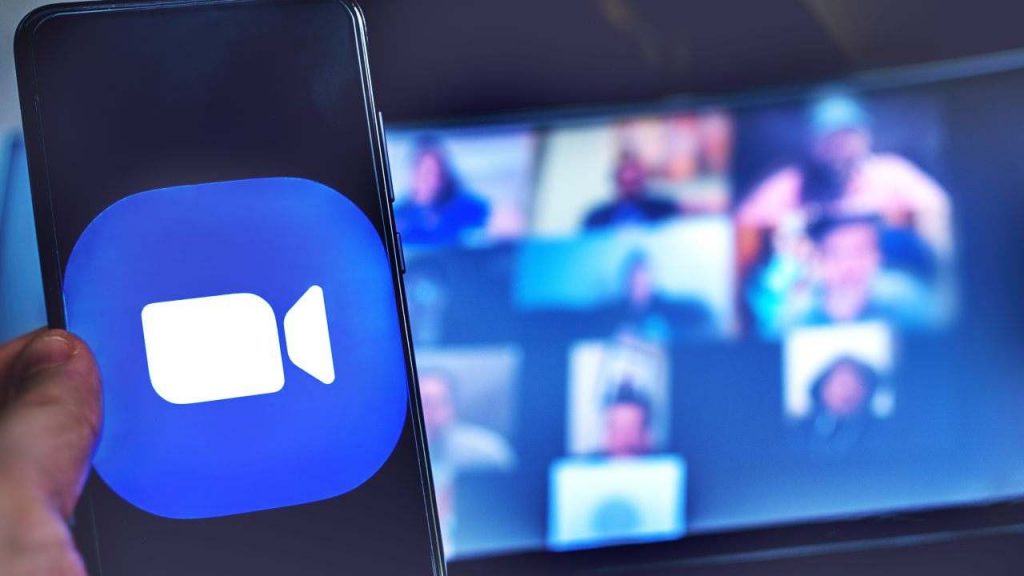 Zoom ora funzionerà anche sui monitor delle Tesla: le videochiamate saranno facili e sicure anche in auto
