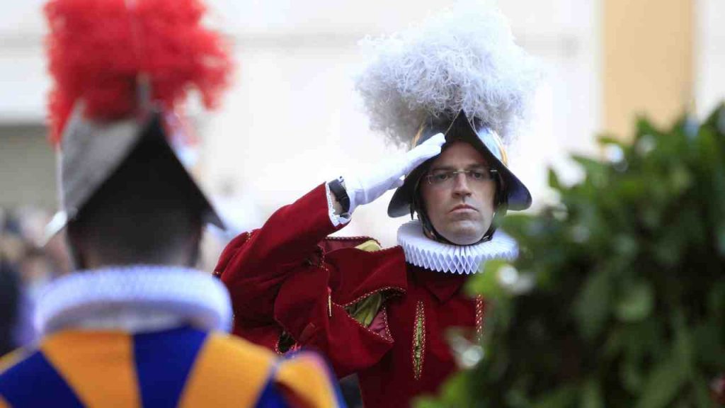 È giallo sulla scomparsa dell’ex capo delle Guardie Svizzere in Vaticano