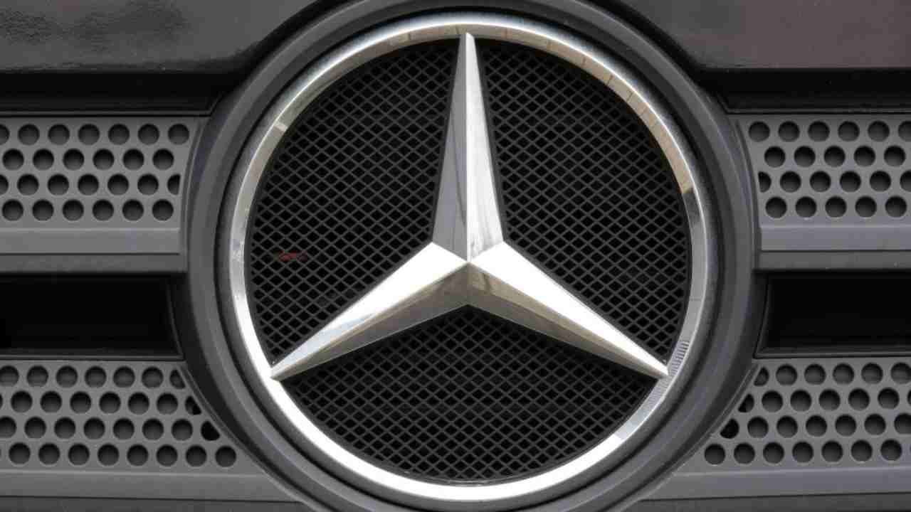 Mercedes Benz e le microtransazioni: ecco le offerte in abbonamento nel mondo dell'automotive