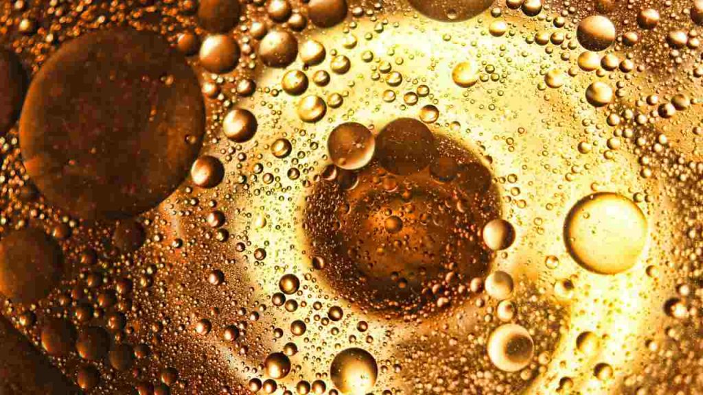 Bimbo di 10 mesi si ustiona con l’olio bollente di una friggitrice: è grave