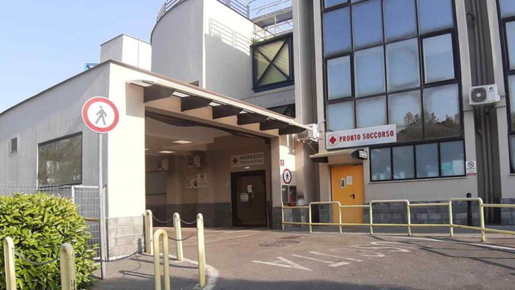 Dimesso, esce dall’ospedale: lo investono sulle strisce e muore
