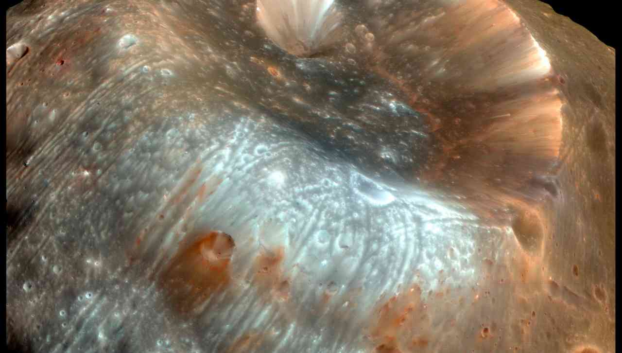 Nuove scoperte su Marte, gli scienziati parlano di Phobos, la scoperta è sensazionale