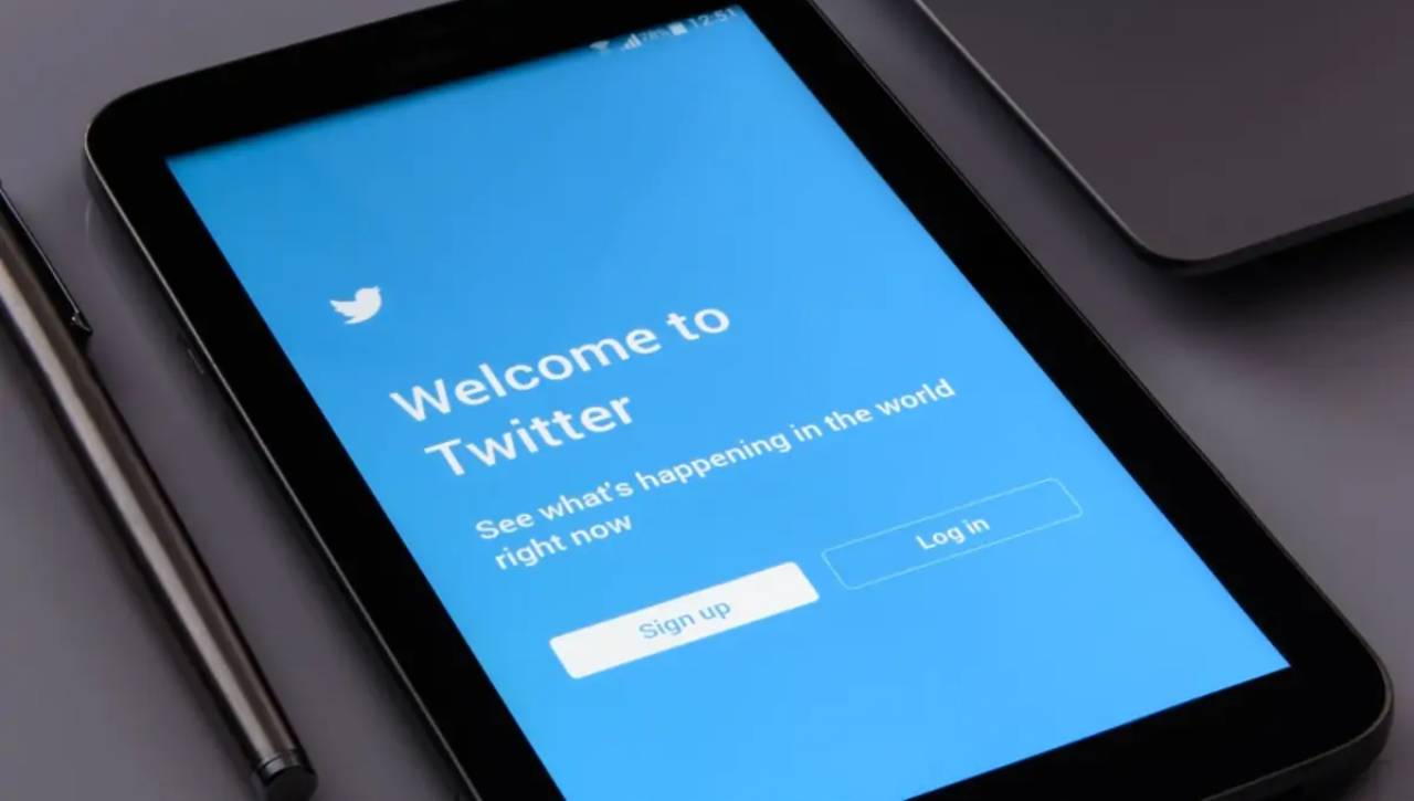 La spunta Blu di Twitter ora diventa anche una truffa terribile: ecco come funziona