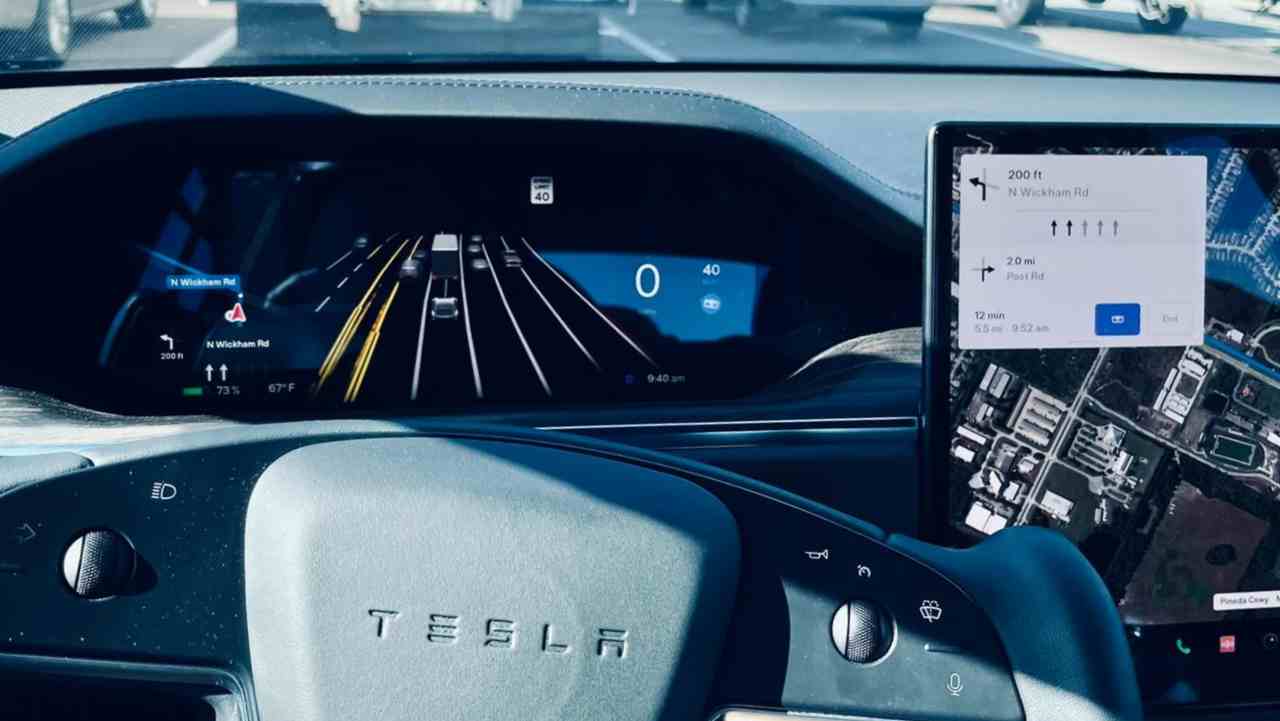 Tesla, uan guida sempre più intelligente grazie alla versione 11 di Autopilot