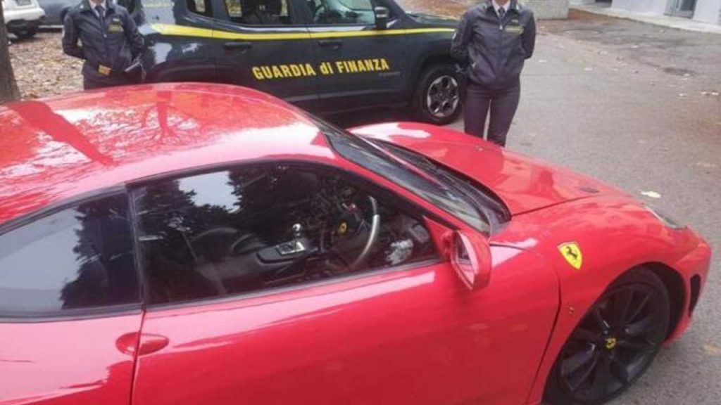 Ferrari tarocca sequestrata dalle Fiamme Gialle: era in realtà una Toyota Coupé