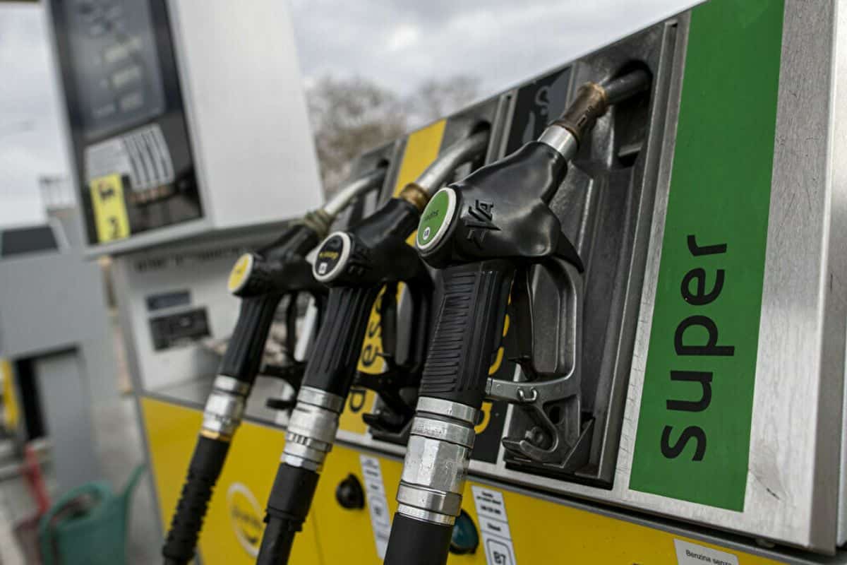 Caro carburanti, ancora in calo i prezzi di benzina e diesel - 14122022 meteoweek.com