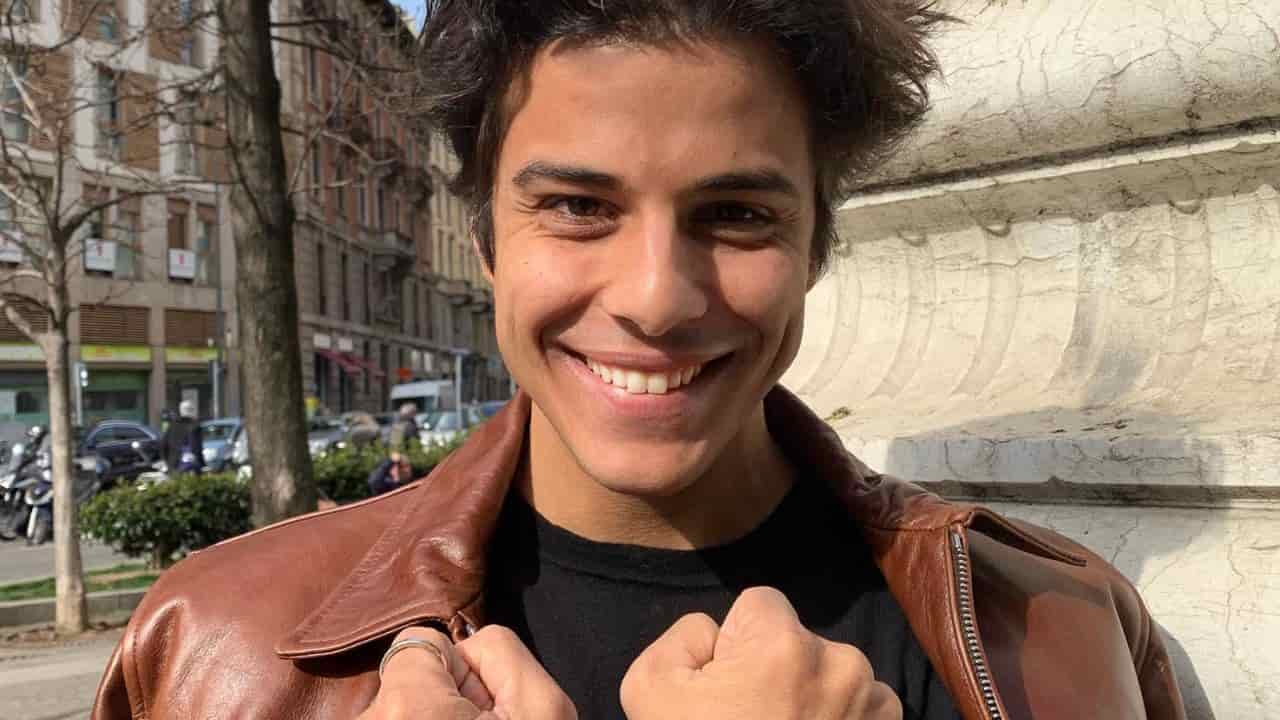 Michele Merlo, saccheggiata la tomba del 28enne. La mamma: "Rubati regali e anello, un gesto ignobile" - meteoweek.com