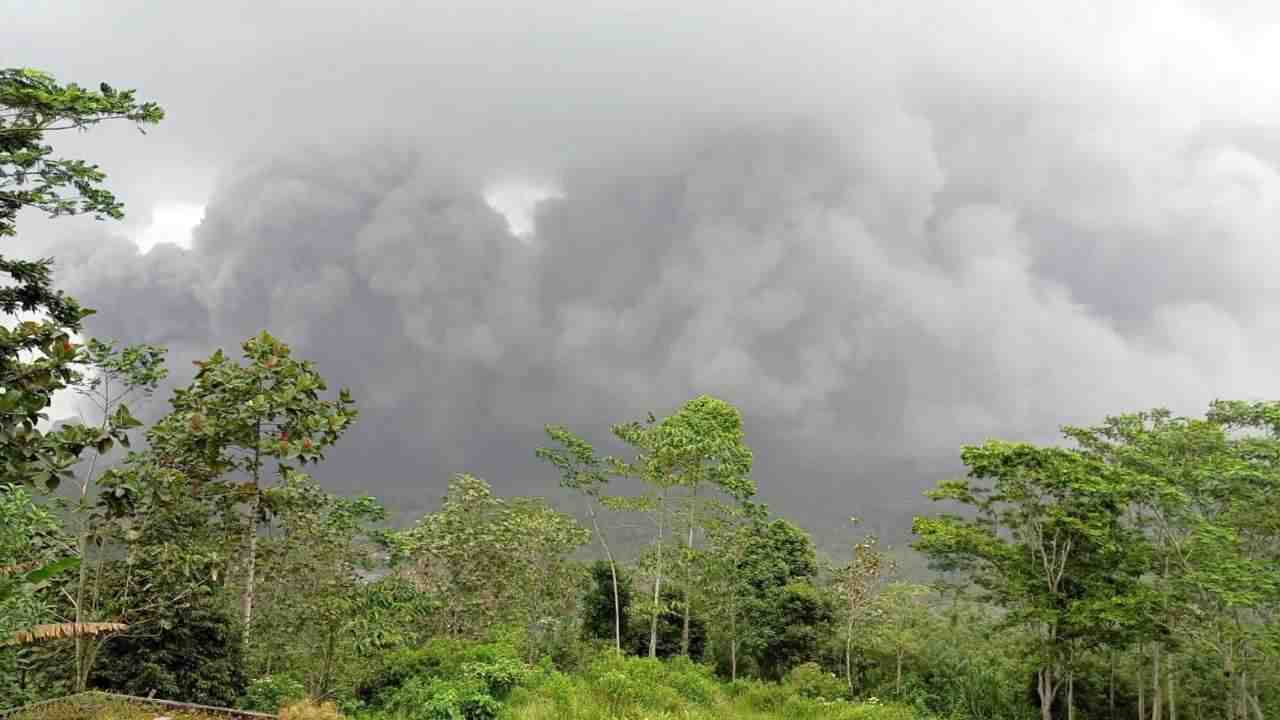 Vulcano Indonesia erutta