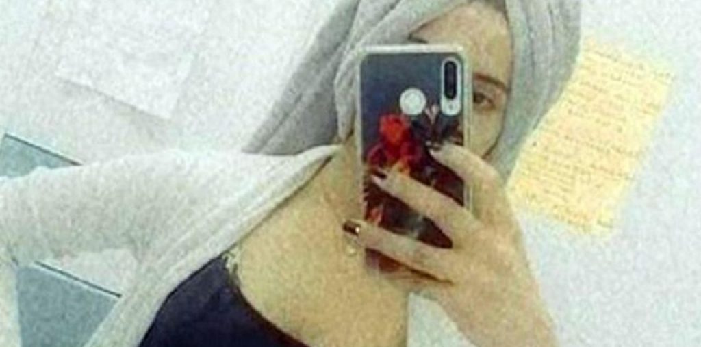 Imprigiona la propria figlia perché non vuole lasciare il fidanzato. Arrestato